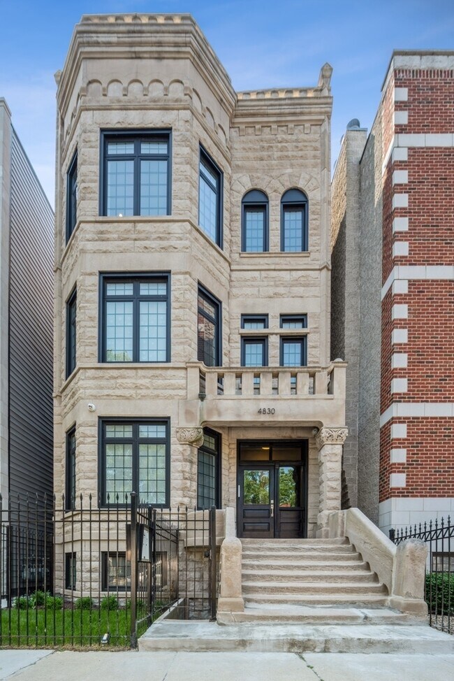 Primary Photo - 4830 S St Lawrence Ave