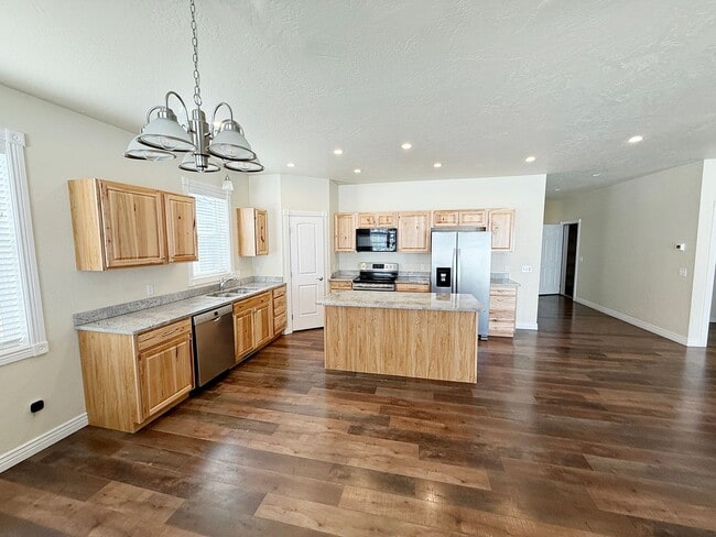 Building Photo - Sigle Family in East Valley