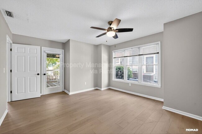 Building Photo - 201 Oakwood Ct