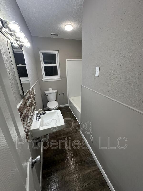 Building Photo - 2105 Rawlings St