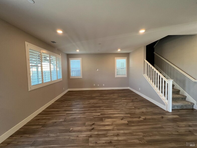 Building Photo - 5371 Elan Dr