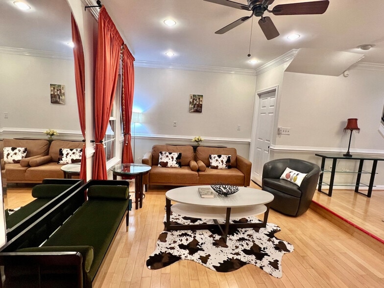 Building Photo - 2320 Hunters Square Ct
