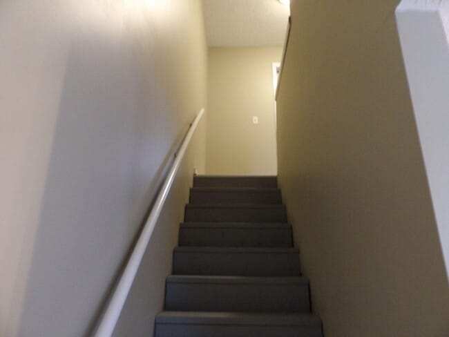 Building Photo - 244 Meadowview Dr