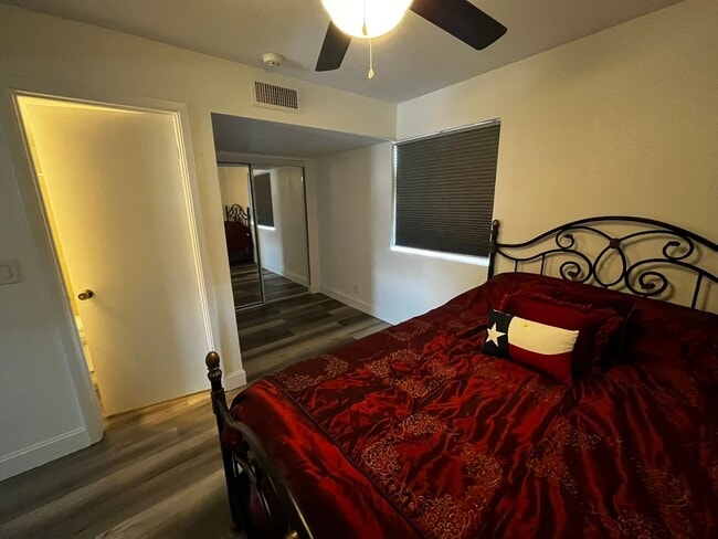 Building Photo - Adorable Condo in Great Location
