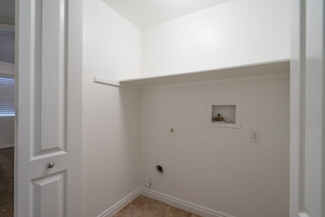 Building Photo - La Paloma Condo with 2-Bedrooms and 2-Bathrooms