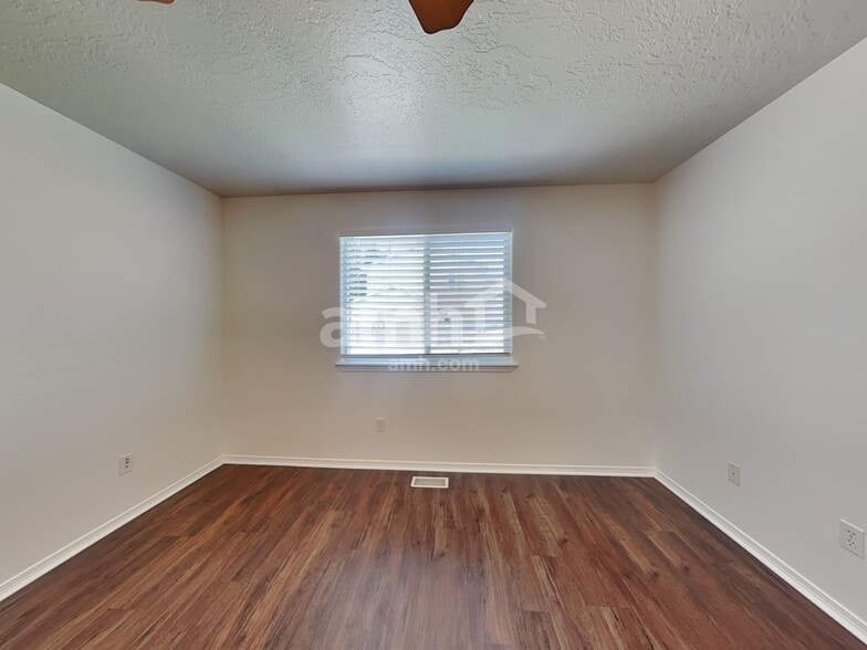 Building Photo - 3315 W Wave Dr