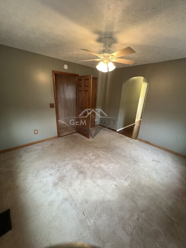 Building Photo - 1244 Mountain View Rd