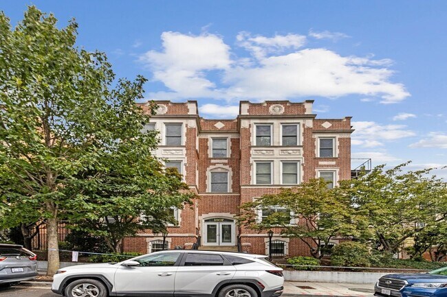 Building Photo - 1807 California St NW