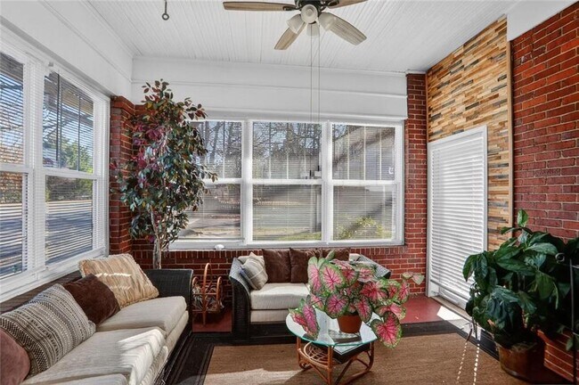 Building Photo - 203 Winter Ave