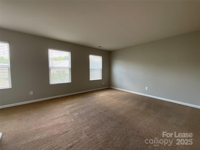 Building Photo - 9143 Magnolia Lily Ave