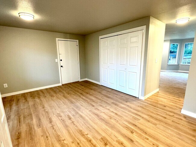 Building Photo - Modern 2BR, 1.5BA Duplex in Gig Harbor - F...