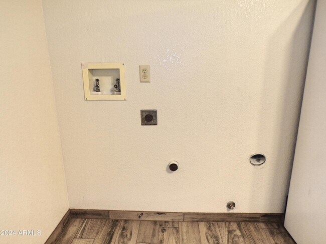 Building Photo - 4406 Buena Loma Way