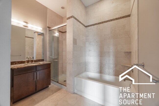 Building Photo - 1002 W Lake St