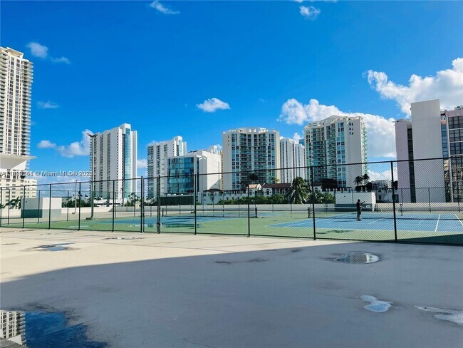 Building Photo - 17021 N Bay Rd