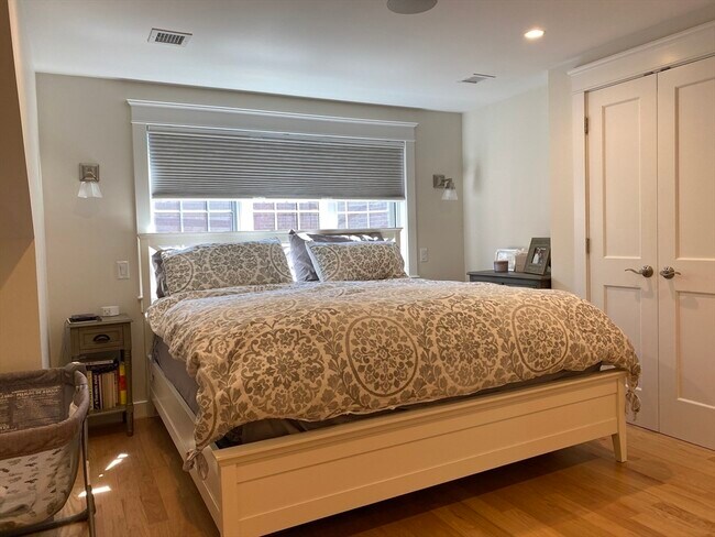 Building Photo - 1 Common St