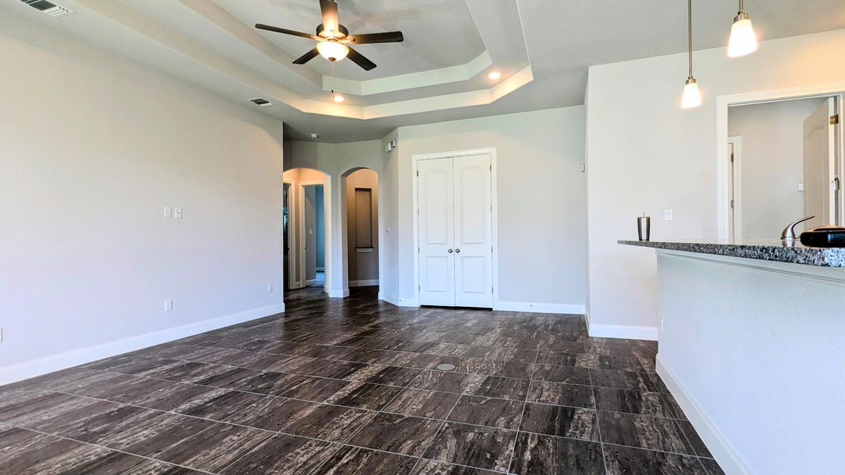 Building Photo - 6931 Comanche Cougar