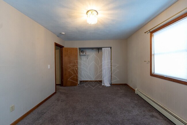 Building Photo - 89 S Washington St