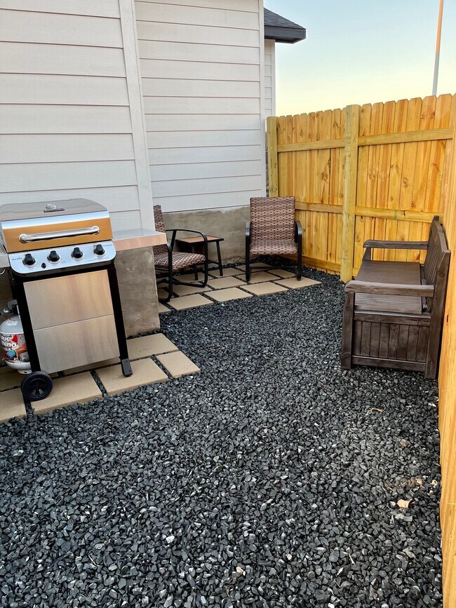 Building Photo - 108 S Thomas Cv