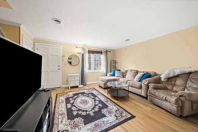 Building Photo - 95 Pilgrim Cir