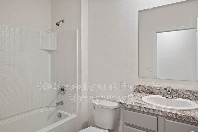 Building Photo - 739 Chinoy Rd