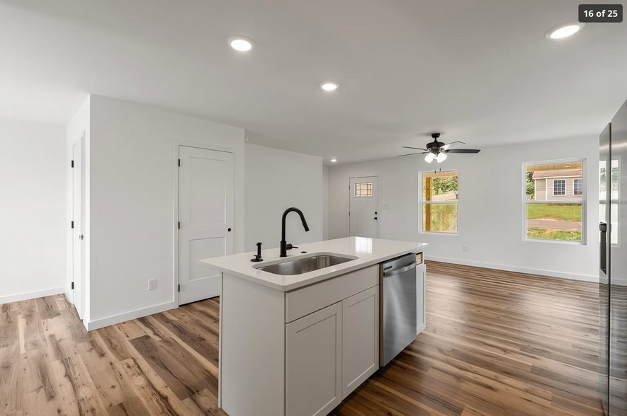 Building Photo - 211 Avenue C