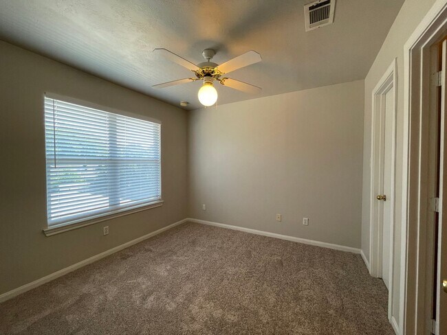 Building Photo - Updated 4 Bed, 3 Bath Home for Fall 2026 Move In!