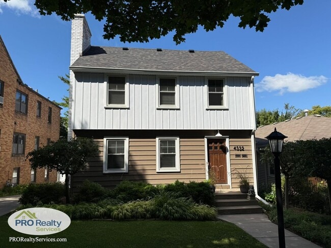 Building Photo - 2 Bedroom Upper Level Duplex Unit