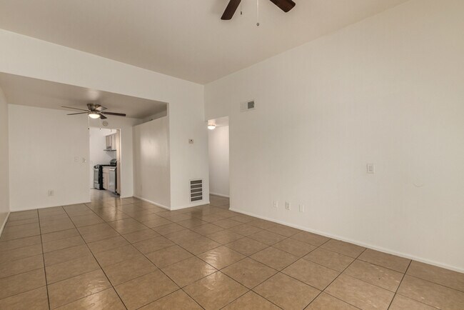 Building Photo - Stadio 3bedroom 2 bathroom