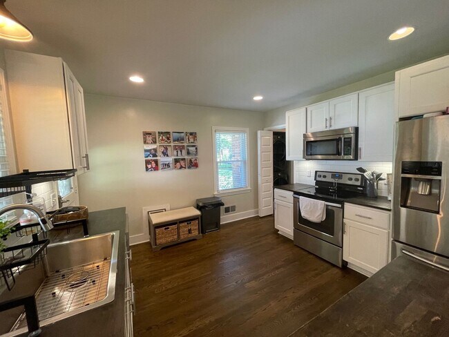 Building Photo - Updated 3 Bedroom Home