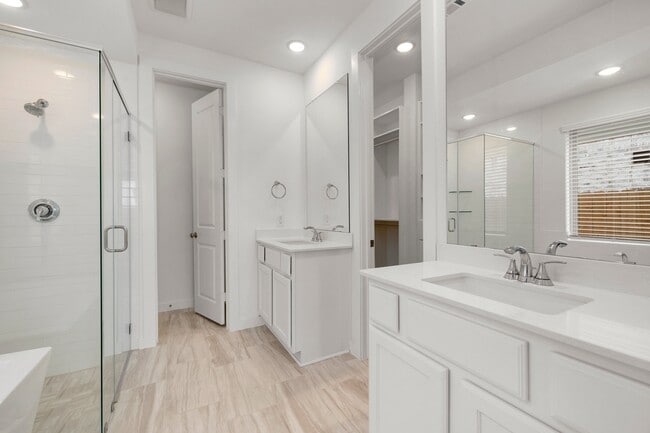 Building Photo - 997 Newport Crk Dr