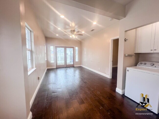 Building Photo - 3107 San Carlos Wy