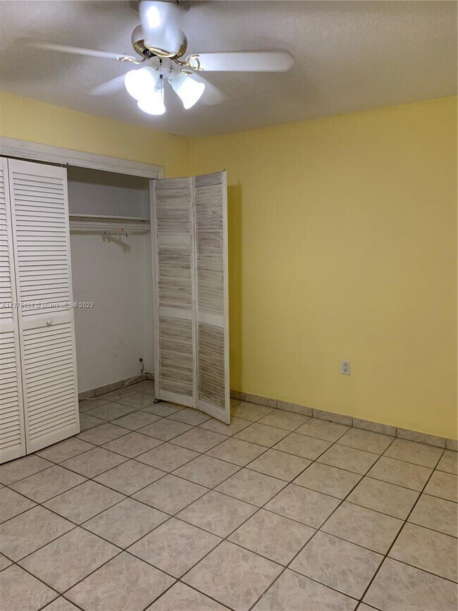 Building Photo - 255 SW 60th Ave
