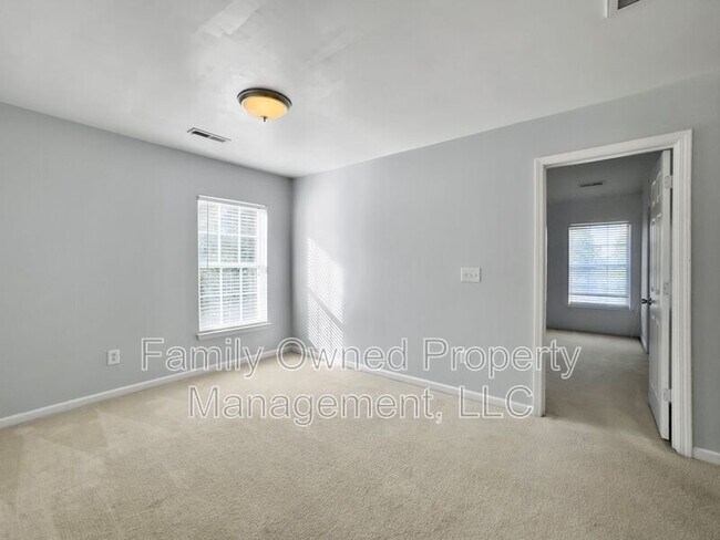 Building Photo - 100 Salem Creek Dr
