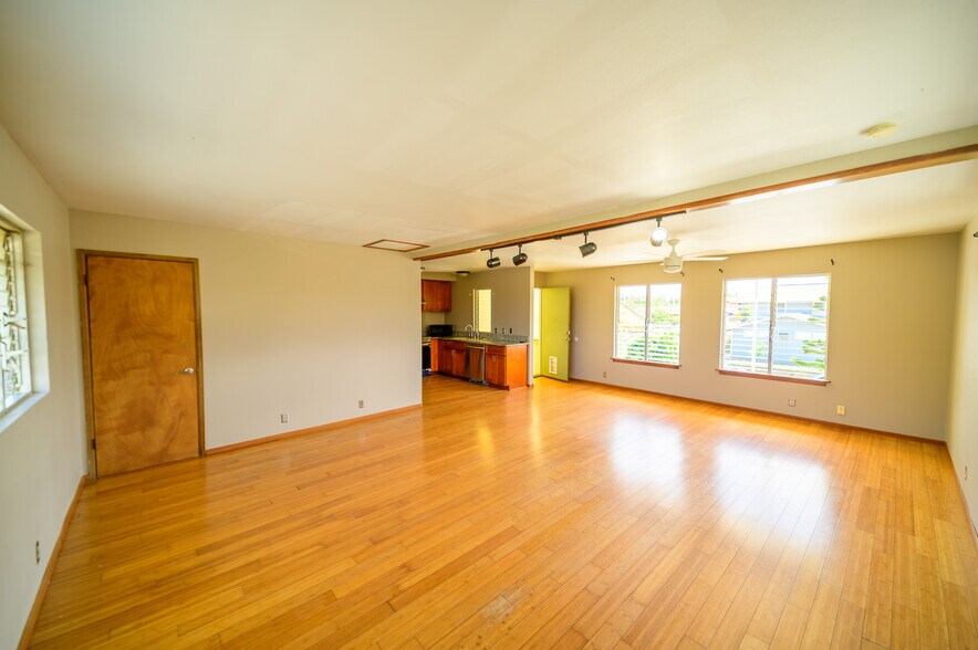 Building Photo - 148 Hoomoku Street