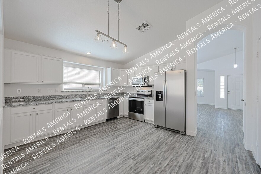 Building Photo - 4930 W Desert Dr
