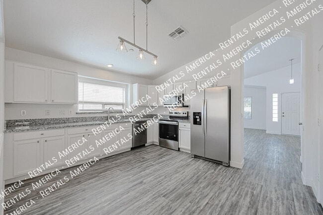 Building Photo - 4930 W Desert Dr