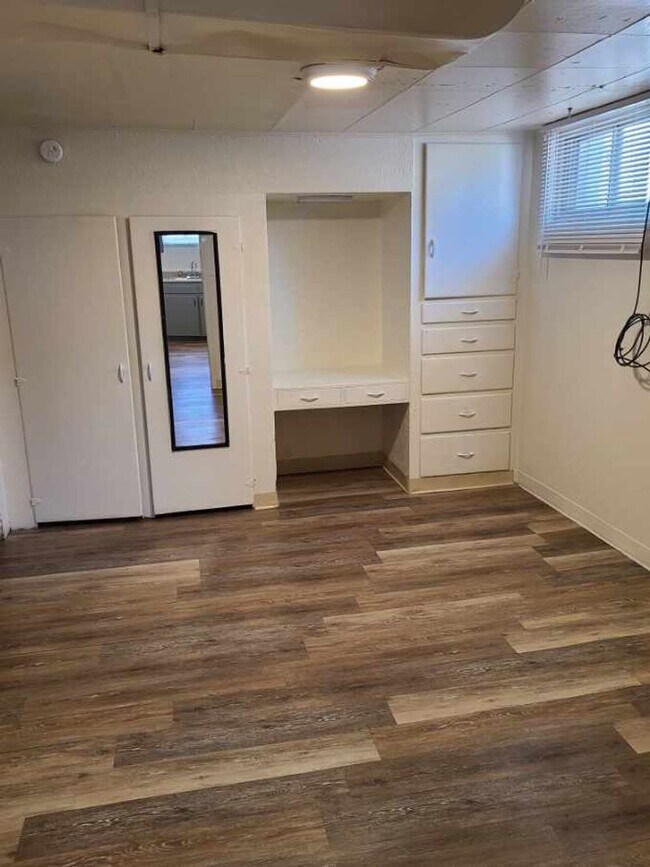 Building Photo - EHN720