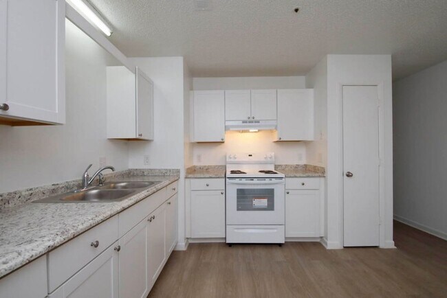 Building Photo - Two Bedroom Apartment
