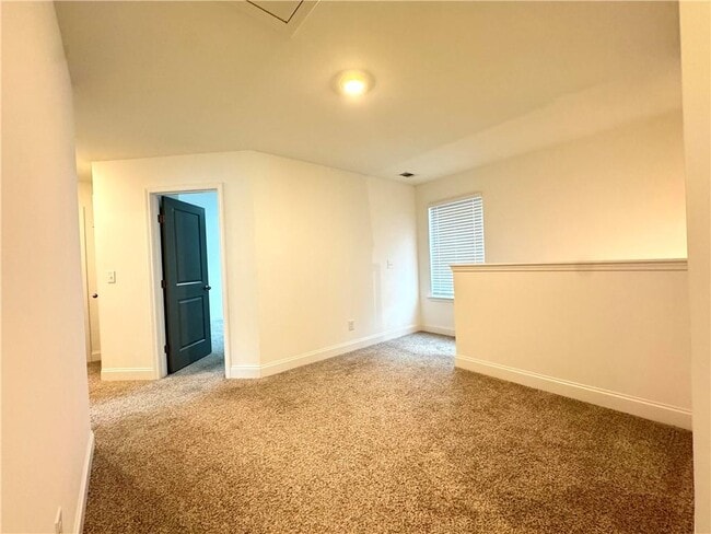 Building Photo - 2955 Vinca Dr