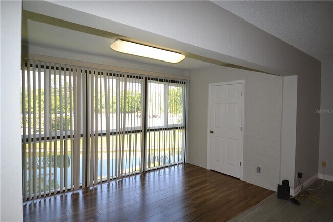 Building Photo - 1801 E Lake Rd S