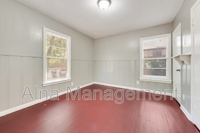Building Photo - 2517 Weiler Blvd