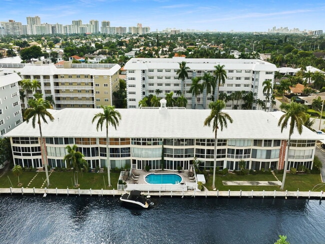 Building Photo - 3051 NE 47th Ct