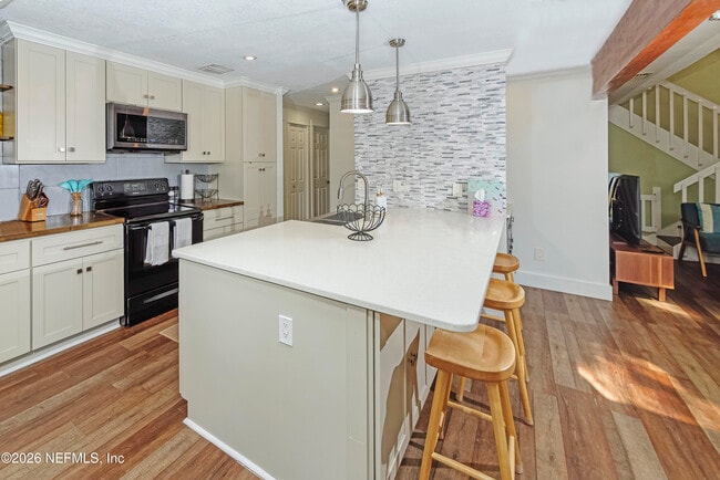 Building Photo - 506 Cali Dr