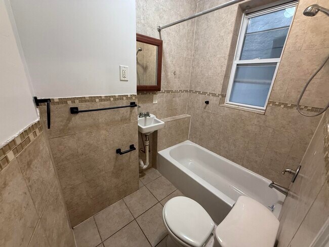 Building Photo - 129 W 54th St
