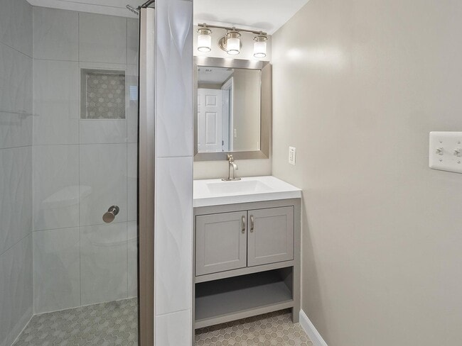 Building Photo - Chic Columbia Heights apartment by Yellow ...