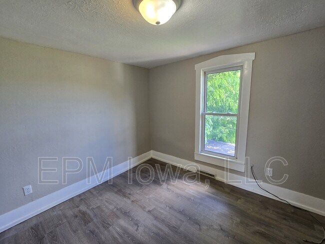 Building Photo - 707 Webster St