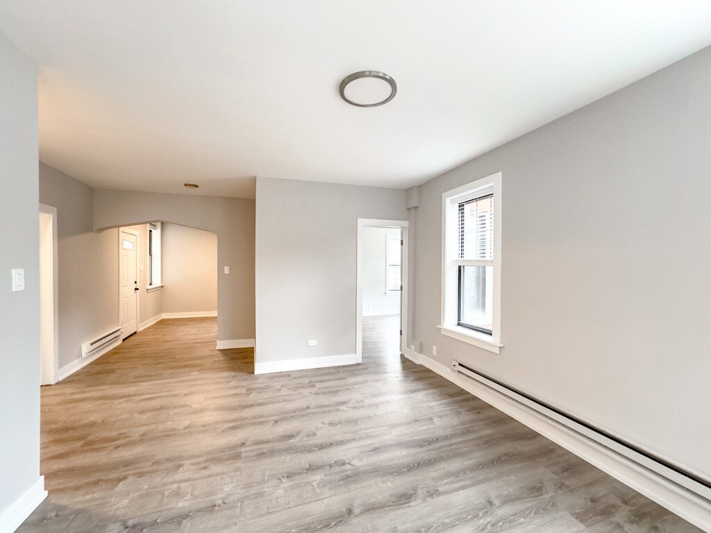 Building Photo - 4411 N Wolcott Ave