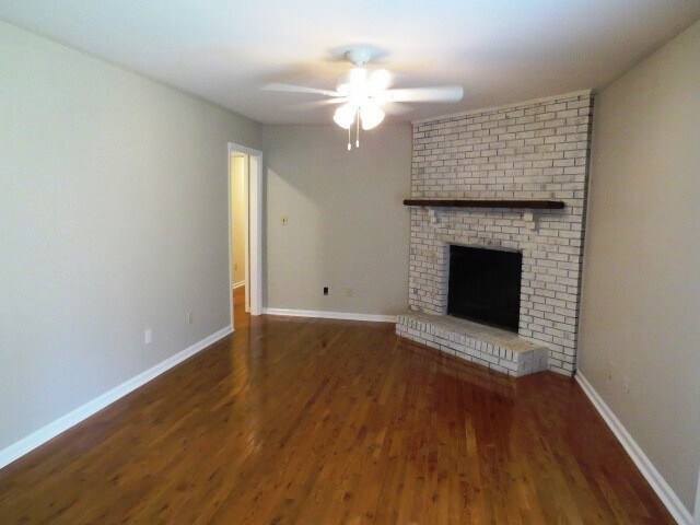 Building Photo - Updated Spacious 3 BR/ 2 BA home in Bluff Park
