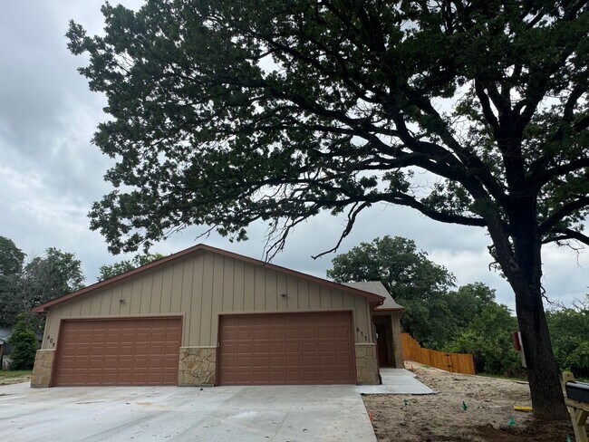 Building Photo - 3/2/2 NEW CONSTRUCTION Spacious YARD WITH ...