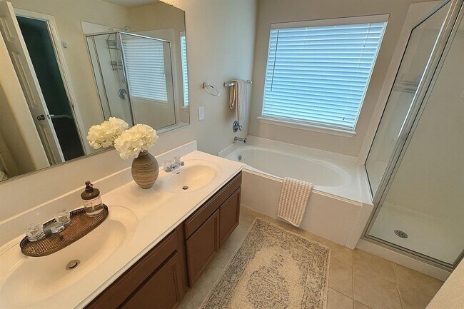 Building Photo - 564 Travertine Trail